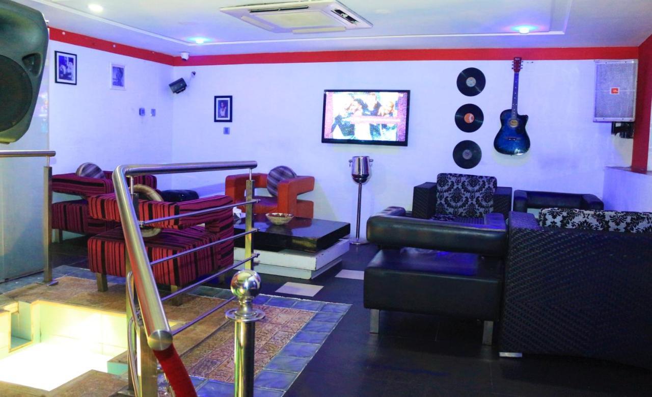 The Crib Lifestyle Hotel Port Harcourt Buitenkant foto