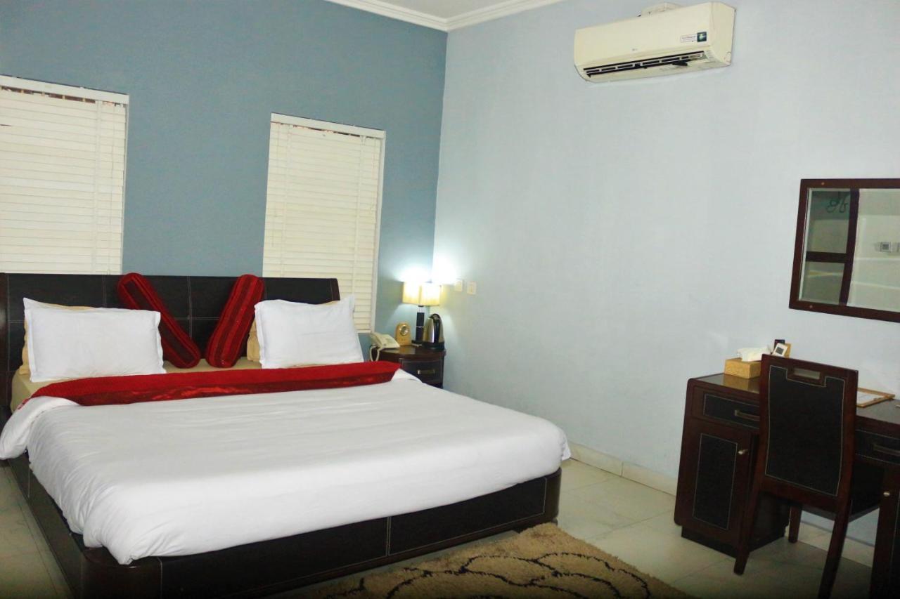 The Crib Lifestyle Hotel Port Harcourt Buitenkant foto